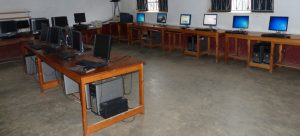 Klassenraum mit Computer